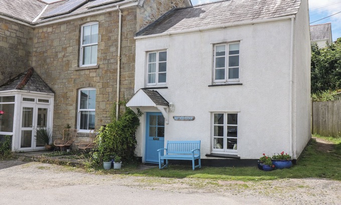 Saint Austell Bay Cottage | DRIFTWOOD COTTAGE, pet friendly in Porthpean