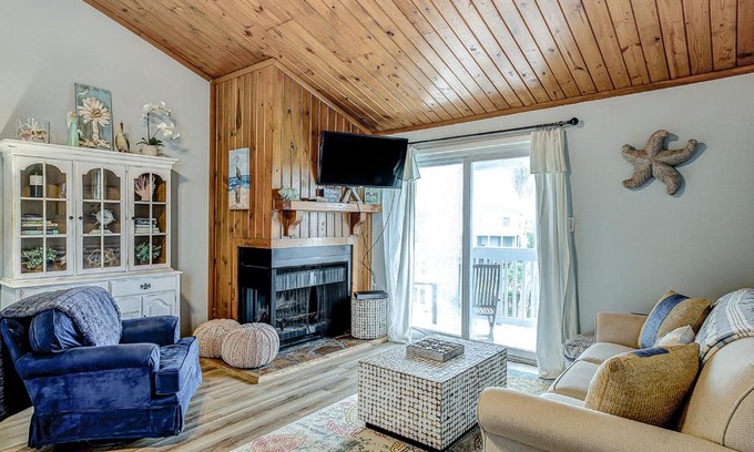 Ocean Ridge Apartment | Driftwood Dream