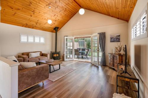 Dunsborough House | Driftwood True Beachside Bliss with Games Galore
