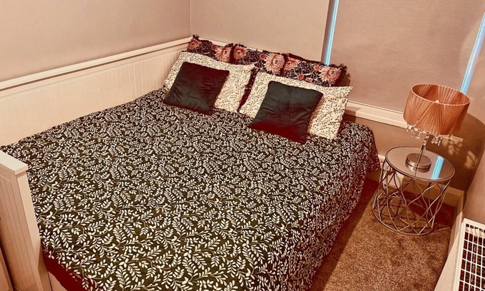 Drogheda House | Drogheda Comfort Double Room + Extra Mattress, Near Centre City