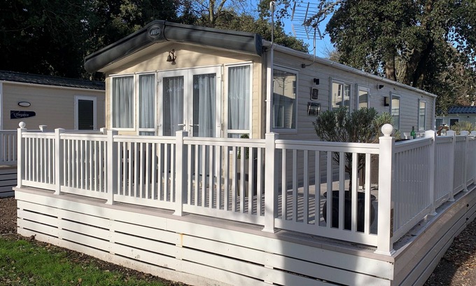 Mudeford Cottage | Drop Anchor, by the beach in Mudeford - * No Booking Fees *