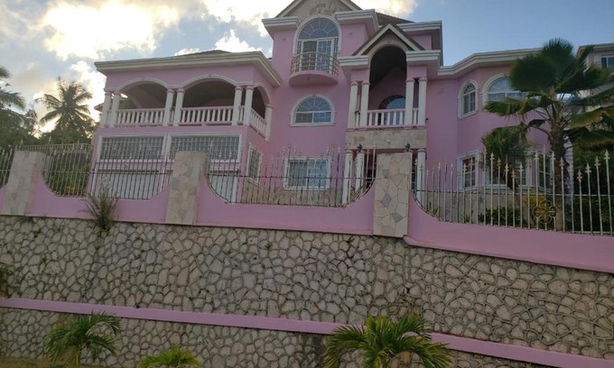 Mandeville Bed & Breakfast | DSH Vacation Rooms and Rentals