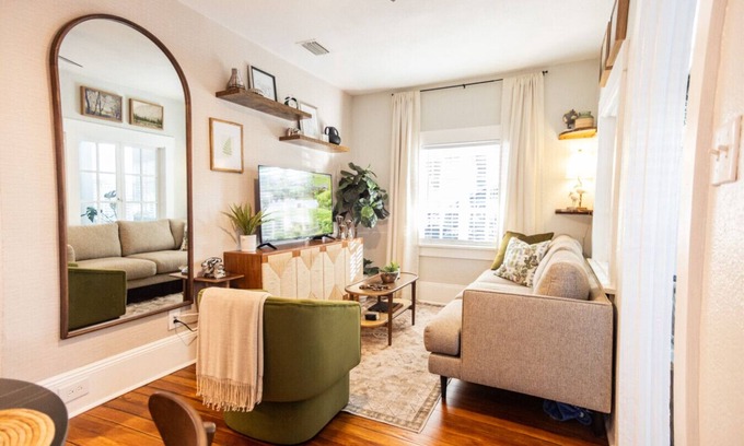 South Eola House | DT505 - Downtown Orlando Monthly Rental | Modern 1BR Bungalow