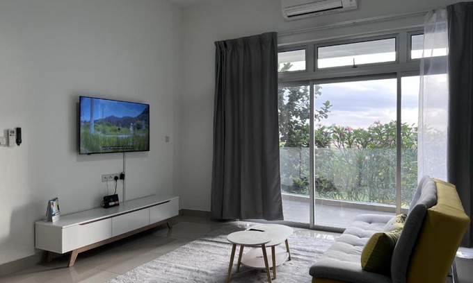 Setia Tropika Apartment | Duck Duck House 3BR 7-11 PAX