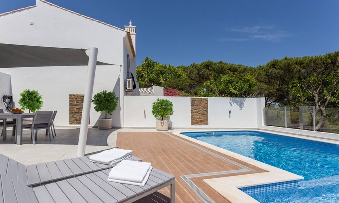 Vale do Garrao Villa | Dunas Design Villa: private heated pool, Fibre, golf discounts, walk to beach