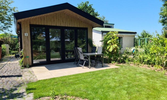 Egmond-Binnen House | Dune lodge directly against the dunes for 4 persons. Near the Beach. Alkmaar Cheese Market.