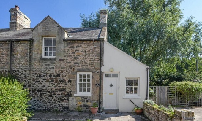 Waren Mill Cottage | DUNLIN COTTAGE, pet friendly, country holiday cottage in Bamburgh