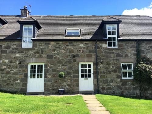 Stonehaven House | Dunnottar Woods Cottage