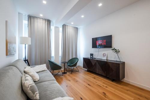 Carrobbio Apartment | Duomo Area Luxury Design & Netflix Mood