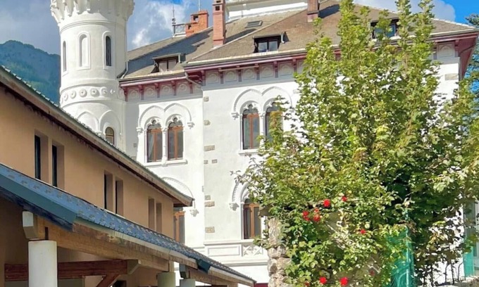 Jausiers Apartment | Duplex 6 persons 2 bedrooms. Swimming pool and enclosed parking lot.