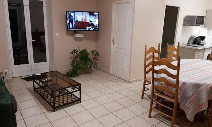 Lorcy Apartment | Duplex paisible avec jardin privé, proche Montargis et Pithiviers, idéal pour couple ou pro