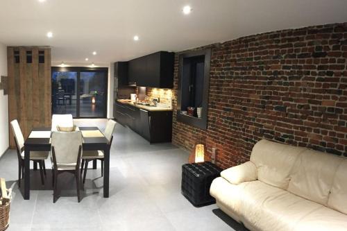 Bertrix Apartment | Duplex style industriel à deux pas de la Place