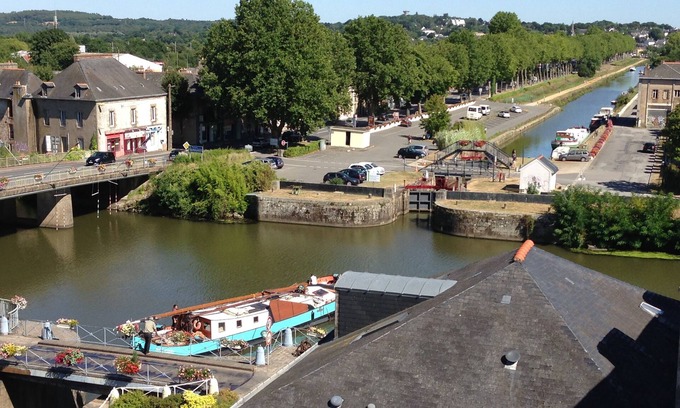 Redon Apartment | Duplex with panoramic views of canal barges