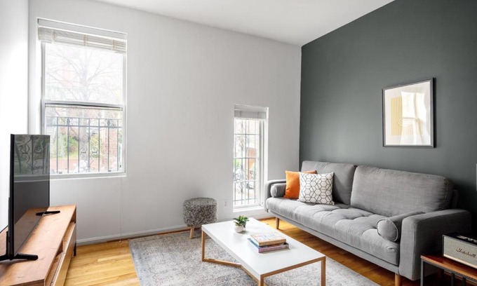 Adams Morgan Apartment | Dupont Circle 2BR nr U St Metro Glens Mkt WDC-180