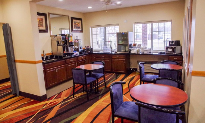 Orange City Hotel | Dutch Inn and Suites