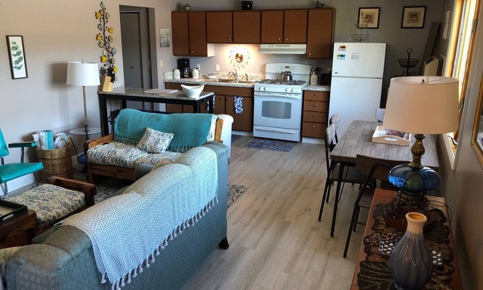 Houghton Apartment | Dwntwn Houghton Oasis-Pvt prkg,1/2 blk from Mainstreet, 1.5 blk from waterfront.