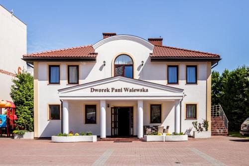 Kokoszki Hotel | Dworek Pani Walewska