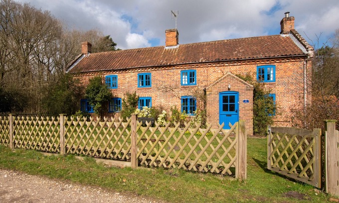 Hindolveston House | Dyes Cottage - Five Bedroom House, Sleeps 10