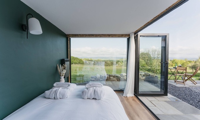 Bethania Cabin | Dyffryn Ceri - luxury converted shipping container