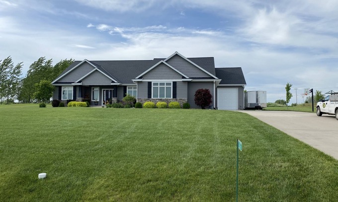 Butte Des Morts House | EAA 4 Bedroom House, Golf Simulator and Large Outdoor Patio.
