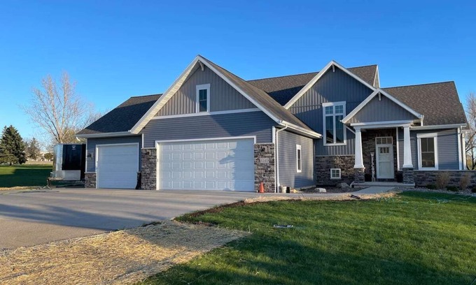 Butte Des Morts House | EAA Air Venture Rental 4 Bedroom, Golf-Course Home