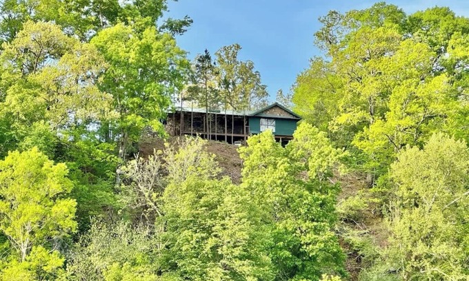 Tahlequah Cabin | Eagle Rock Cabin Illinois River view