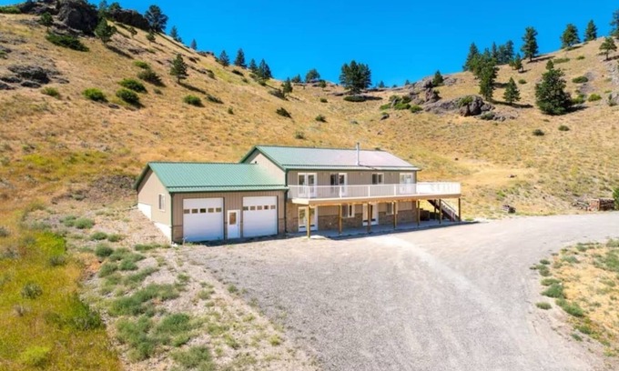 Cascade House | Eagle Rock Fishing Retreat- Missouri River