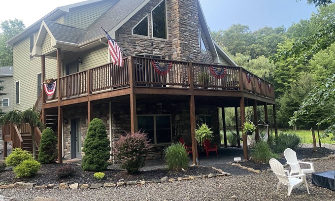 Sybertsville Ski Chalet | Eagle Rock Resort! Lake views! Closest to the Beach