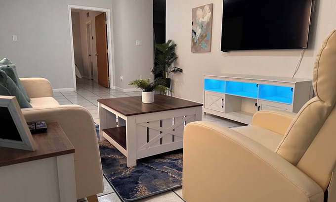 Eagle Pass Apartment | Eagle Stay 13- Eagle Pass
