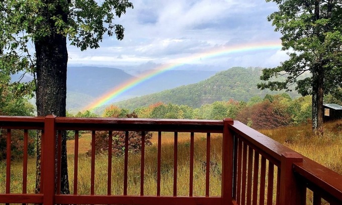 Jasper Cabin | Eagle’s Nest Cabin- Cozy Cabin with STUNNING Sunsets and Mountain Views!