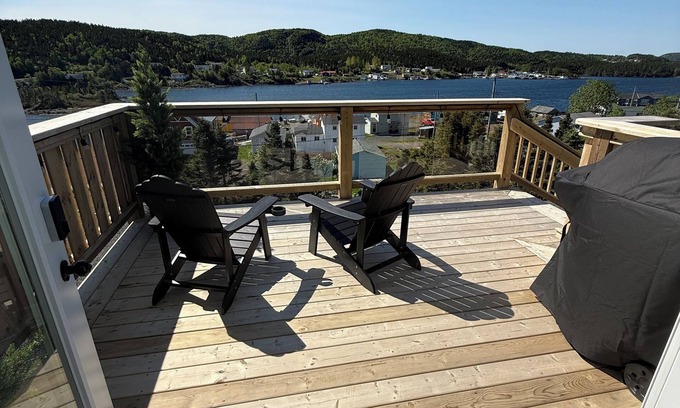 Brighton Apartment | Eagle’s Nest Luxury Vacation Rental with Hot Tub in Brighton, NL.