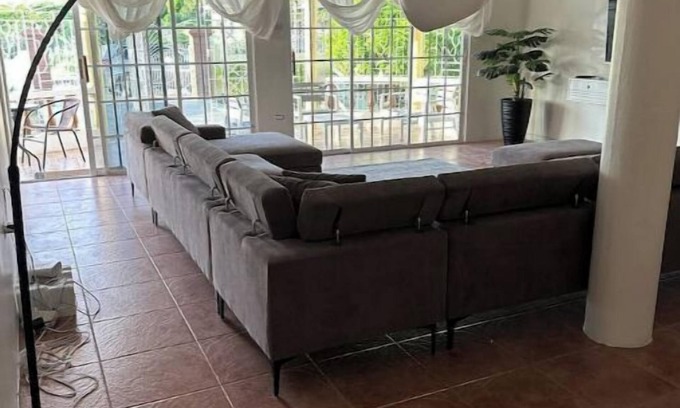 Albion House | "Eagles Nest Villa 4 BDRM HOUSE" AC & Tv ALL roomsnn