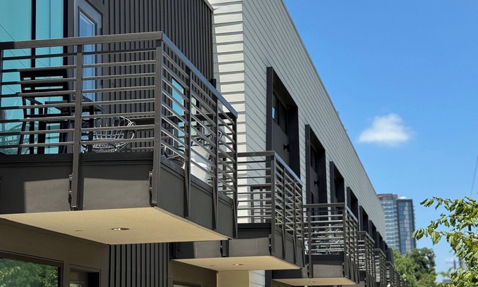 East Cesar Chavez Apartment | East Austin Apartment with Parking Spot