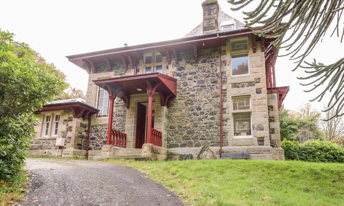 Rothesay Cottage | EAST FIRWOOD, pet friendly, with open fire in Rothesay, Isle Of Bute