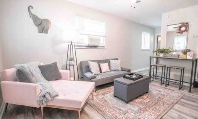 Franklin Park Apartment | East Market Retreat!