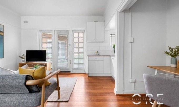 East Melbourne Apartment | East Melbourne -MCG,Rod Laver/John Cain Arena, walk- gorgeous ground floor appt