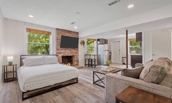 Nashville Apartment | East Nashville Studio, private entrance and yard , 10 min to downtown!