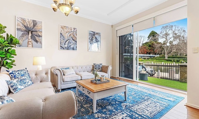 East Perth House | East Perth Luxury Waterfront Retreat