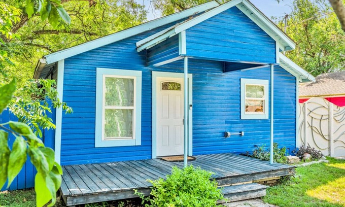 Chestnut House | East Side Blue Bonnet Cottage