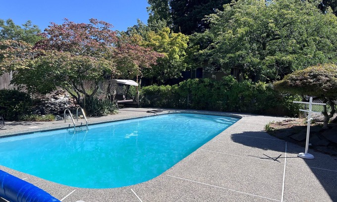 Monitor House | East Wenatchee Oasis ~ Heated Pool, Hot Tub, Views, Trail Access