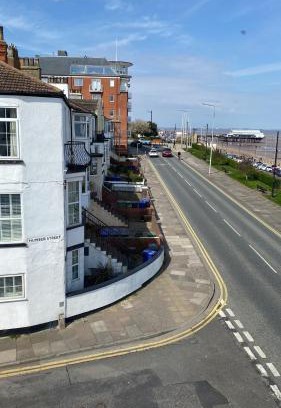 Cleethorpes Apartment | Eastcliffe Penthouse, 2 beds & bathrooms with parking