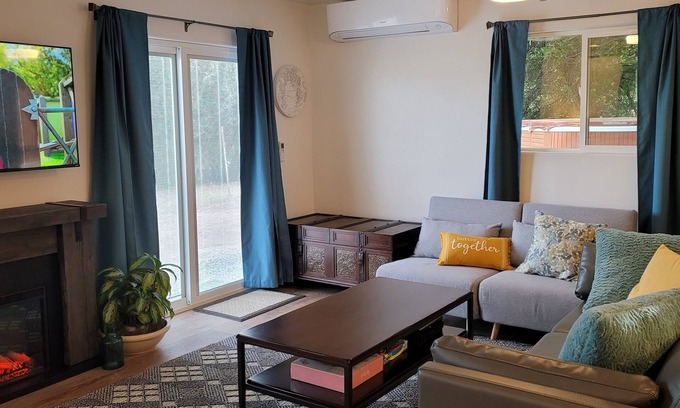 Oakhurst Apartment | Eastwood Escape Cottage 🔥Hot Tub 🔥