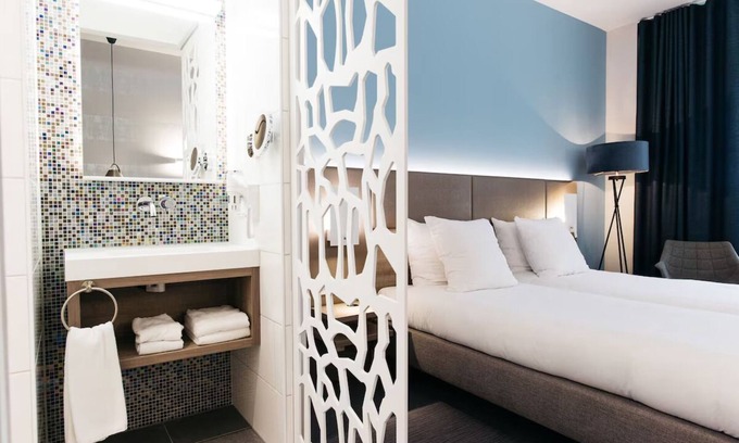 Weert Hotel | Easy Comfort with Quick Access to Attractions! Onsite Dining and Parking!