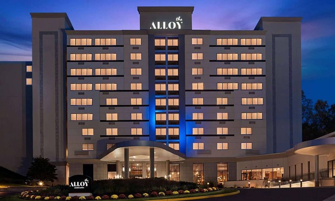 King of Prussia Hotel | Easy Philly Access | Dining. On-Site Bar. Pool.