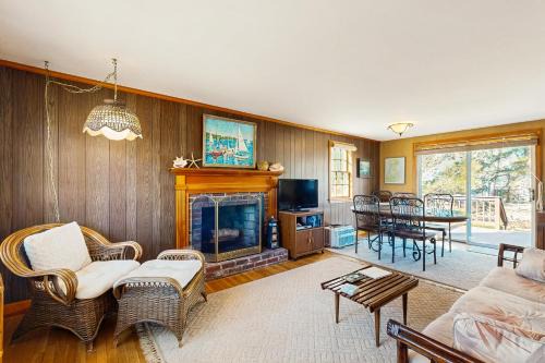 Dennis Port House | Easy Street
