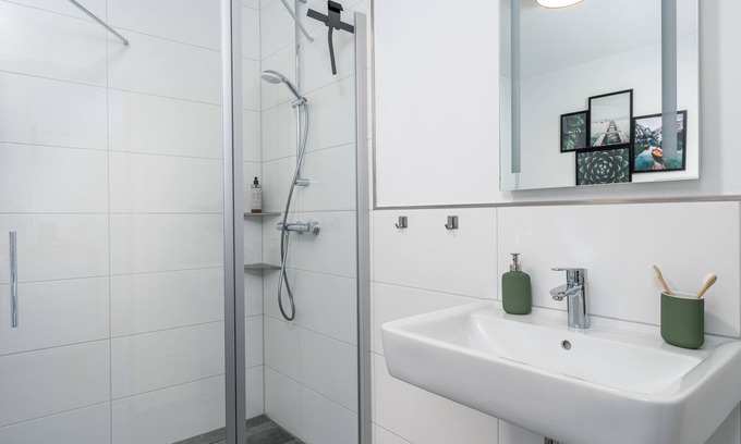 Kupferdreh Condo | EasyGreen modern apartment near Baldeneysee