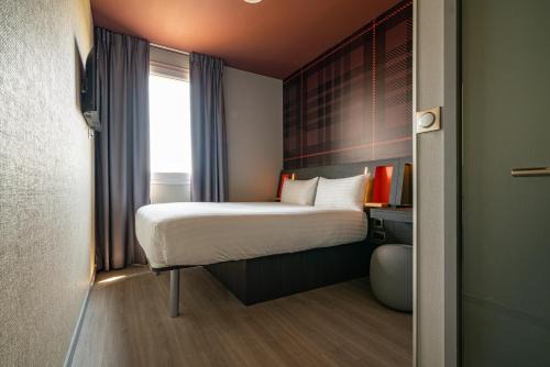 Tremblay-en-France Hotel | easyHotel Paris Charles de Gaulle Villepinte