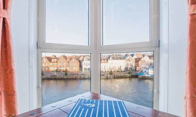Zentrum Apartment | Ebb and flow vacation apartment for up to 2 people
