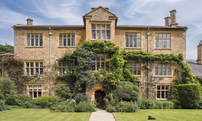 Ebrington Cottage | Ebrington Manor, a stunning Cotswold manor house