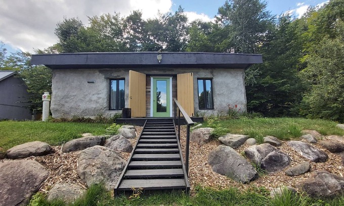Sainte-Marcelline-de-Kildare Cabin | eco-friendly straw house